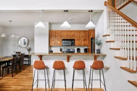 The Commodore - Stunning Vandy Home, Walk To It All Nashville Buitenkant foto