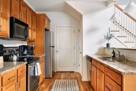 The Commodore - Stunning Vandy Home, Walk To It All Nashville Buitenkant foto